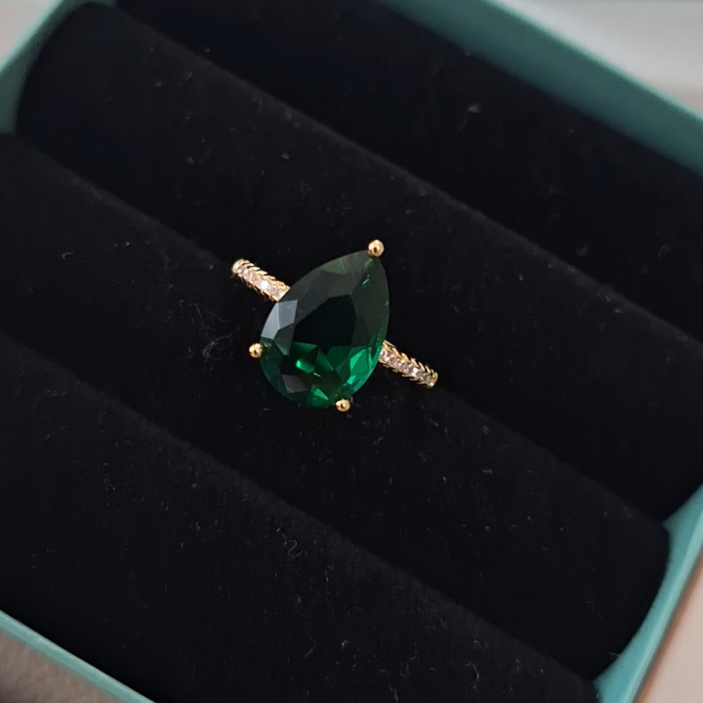 Emerald pear shape diamond cut ring - Picture 3 of 6